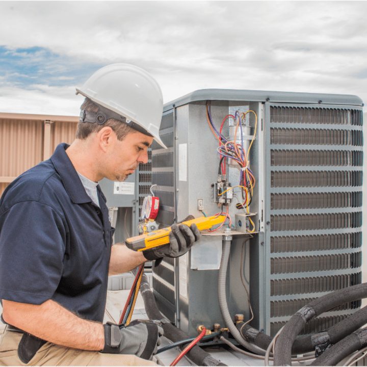 St. Thomas Electrician licensed electrician on a service call in St. Thomas, Ontario
